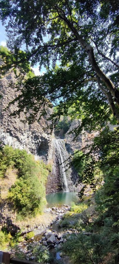 Gite Le Chamaju Labeaume Exterior foto
